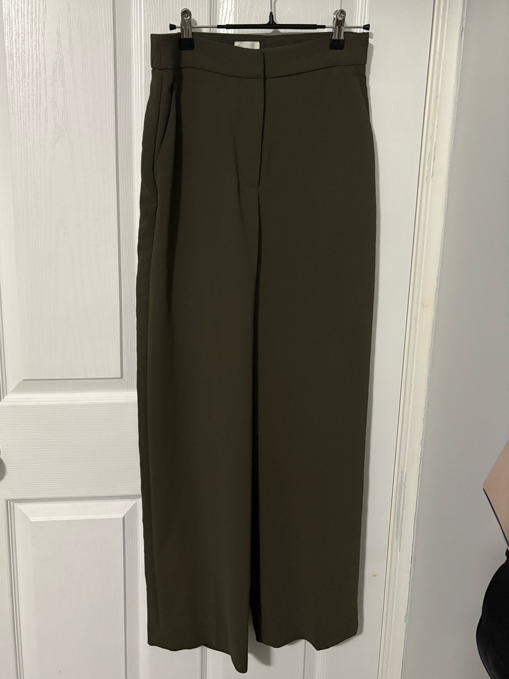 Wilfred - The Limitless Pant - Crepette - Olive Green